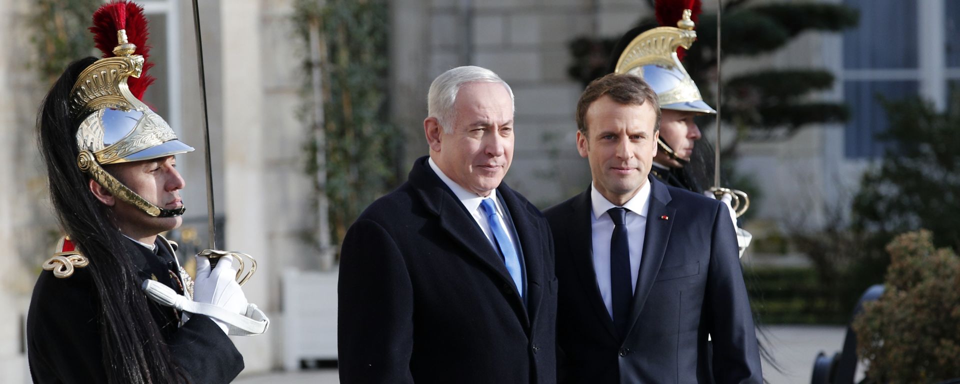 French President Emmanuel Macron, right, greets Israeli Prime Minister Benjamin Netanyahu before a meeting at the Elysee Palace in Paris, Sunday, Dec.10, 2017 French President Emmanuel Macron, right, greets Israeli Prime Minister Benjamin Netanyahu before a meeting at the Elysee Palace in Paris, Sunday, Dec.10, 2017 - Sputnik International, 1920, 24.10.2023