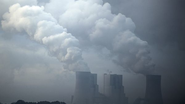 A brown coal power plant photographed in morning fog near Hoeningen, Germany, Monday, Nov. 6, 2017 - Sputnik International