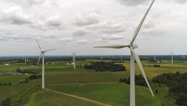 Wind turbines slowly spin in the wind at the High Sheldon Wind Farm,10 July 2017, in Sheldon, N.Y.  - Sputnik International