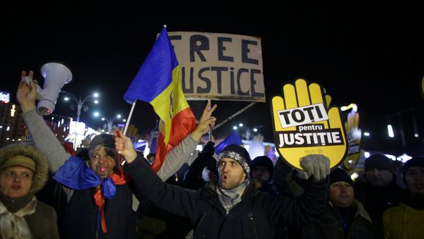 People take part in a demonstration in Bucharest, Romania, December 10, 2017. - Sputnik International