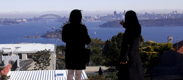 The Sydney Opera House and Harbour Bridge can be seen behind real estate agent and a potential buyer from Shanghai, during an inspection of a property for sale in the Sydney suburb of Vaucluse, Australia, July 11, 2015 The Sydney Opera House and Harbour Bridge can be seen behind real estate agent and a potential buyer from Shanghai, during an inspection of a property for sale in the Sydney suburb of Vaucluse, Australia, July 11, 2015 - Sputnik International