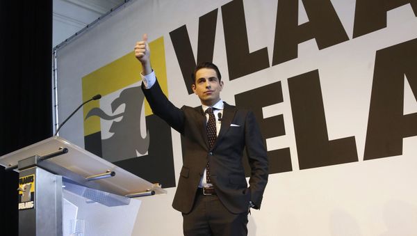 Belgium's Vlaams Belang party chairman Tom Van Grieken gestures during a speech at the new year's wishes of Flemish far-right party Vlaams Belang in Brussels on January 21, 2017 - Sputnik International