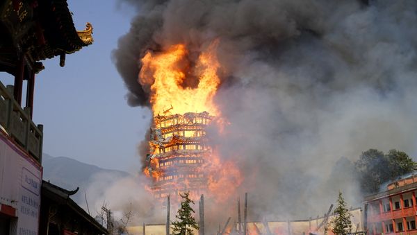 A temple under construction is seen engulfed in fire in Mianzhu, Sichuan province, China December 10, 2017 A temple under construction is seen engulfed in fire in Mianzhu, Sichuan province, China December 10, 2017 - Sputnik International