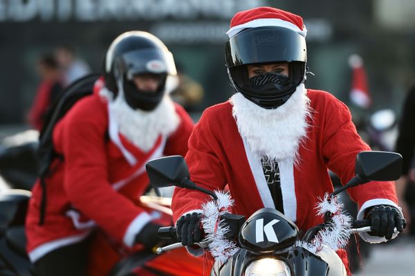 Ho-Ho-Hot! Ladies From Around the World Grace Santa Claus Costumes - Sputnik International