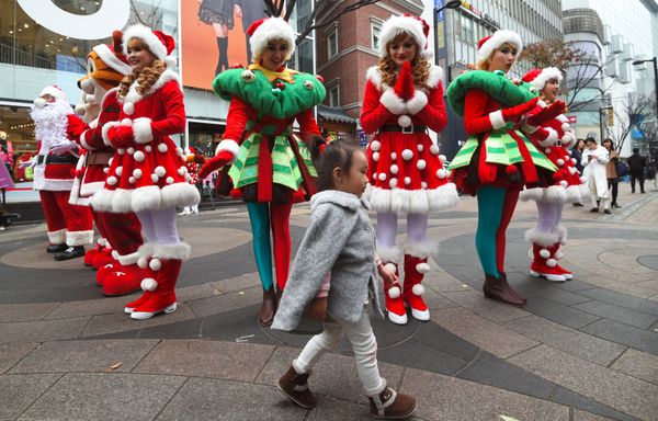 Ho-Ho-Hot! Ladies From Around the World Grace Santa Claus Costumes - Sputnik International