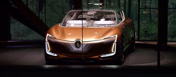 Renault prototype Symbioz is presented during its world premiere during a show on stage at the Renault stand at the Frankfurt Motor Show IAA in Frankfurt am Main, western Germany Renault prototype Symbioz is presented during its world premiere during a show on stage at the Renault stand at the Frankfurt Motor Show IAA in Frankfurt am Main, western Germany - Sputnik International
