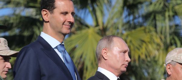 President of Russia Vladimir Putin, President of Syria Bashar al-Assad (left) and Defense Minister Sergei Shoigu at the Hmeymim Air Base in Syria - Sputnik International