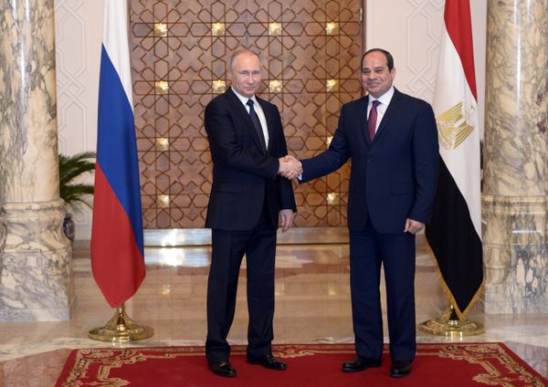 President of the Arab Republic of Egypt Abdel Fattah el-Sisi (right) and President of the Russian Federation Vladimir Putin at the meeting in Cairo - Sputnik International