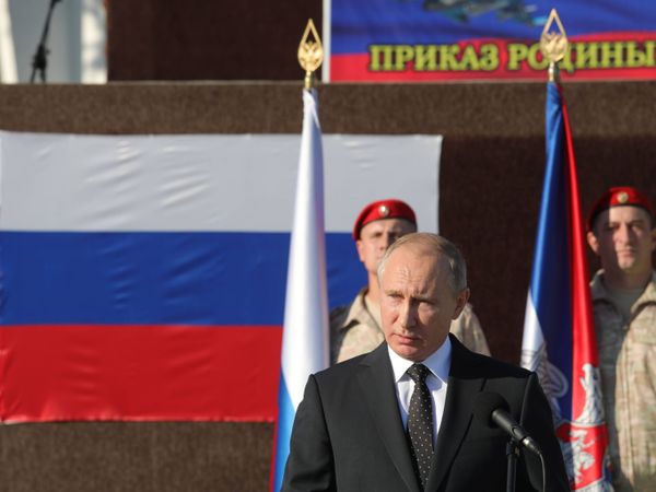 Vladimir Putin's Surprise Visit to Hmeymin Airbase Amid Victory Over Daesh - Sputnik International