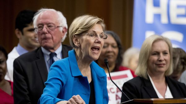 Sen. Elizabeth Warren and Sen. Kirsten Gillibrand - Sputnik International