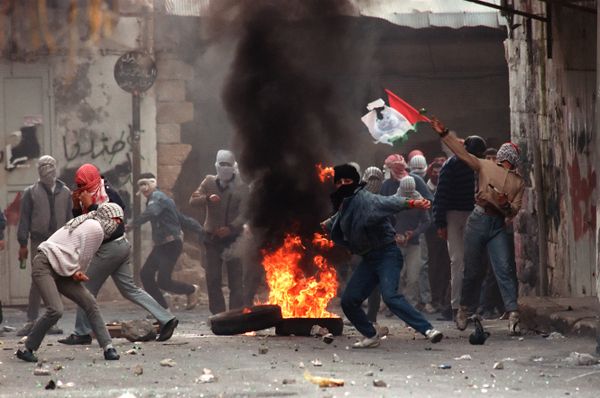 Palestinians demonstrators throw rocks, 29 January 1988 in Nablus, at Israeli soldiers during violent protests gainst the Israeli occupation - Sputnik International