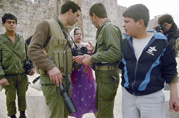 A Palestinian woman pleads with two Israeli soldiers to let go of her son, right, whom they have arrested for throwing stones in the old city of Jerusalem, Jan. 11, 1988 A Palestinian woman pleads with two Israeli soldiers to let go of her son, right, whom they have arrested for throwing stones in the old city of Jerusalem, Jan. 11, 1988 - Sputnik International