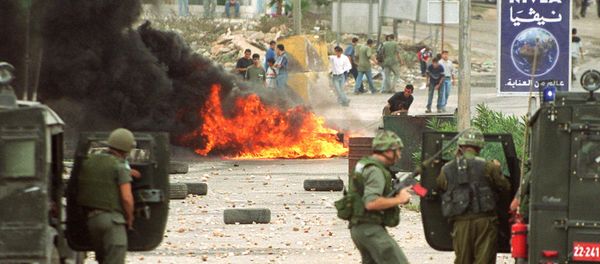 Israeli soldiers and Palestinian youths clash in Ramallah 28 September 2000 due to the visit of Israeli right-wing opposition leader Ariel Sharon to the Al-Aqsa mosque compound in Jerusalem's Old City the same day Israeli soldiers and Palestinian youths clash in Ramallah 28 September 2000 due to the visit of Israeli right-wing opposition leader Ariel Sharon to the Al-Aqsa mosque compound in Jerusalem's Old City the same day - Sputnik International