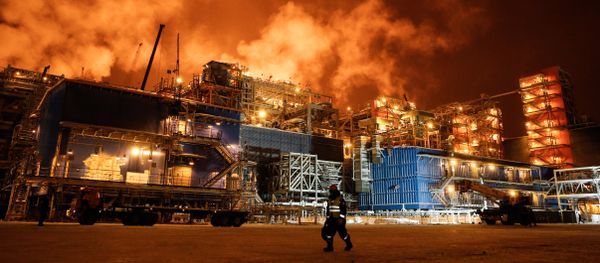 A view taken on December 7, 2017 shows the Yamal LNG plant in the port of Sabetta on the Kara Sea shore line on the Yamal Peninsula in the Arctic circle, some 2500 km of Moscow A view taken on December 7, 2017 shows the Yamal LNG plant in the port of Sabetta on the Kara Sea shore line on the Yamal Peninsula in the Arctic circle, some 2500 km of Moscow - Sputnik International
