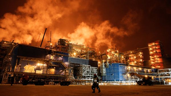 A view taken on December 7, 2017 shows the Yamal LNG plant in the port of Sabetta on the Kara Sea shore line on the Yamal Peninsula in the Arctic circle, some 2500 km of Moscow - Sputnik International