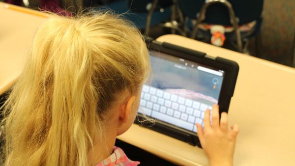 Child with iPad - Sputnik International