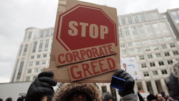 A woman hold a sign that reads Stop Corporate Greed during a protest at the Federal Communications Commission (FCC), in Washington, Thursday, Dec. 14, 2017 - Sputnik International