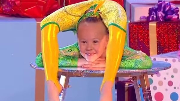 Nature Has Gifted This Girl With Incredible Flexibility - Sputnik International