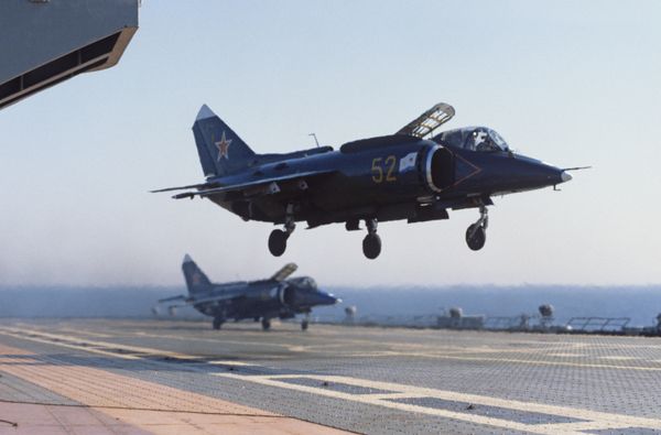 Yakovlev Yak-38P fighter onboard the Novorossiysk heavy aircraft carrying cruiser of the Soviet Pacific Fleet. - Sputnik International