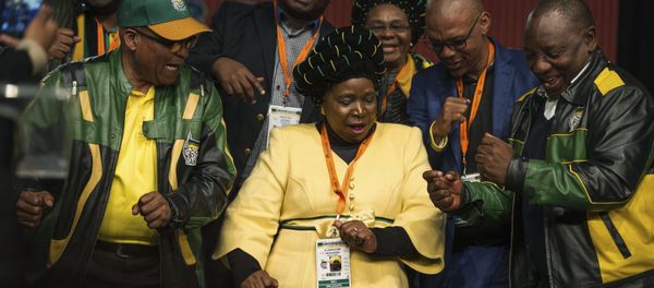 South African President Jacob Zuma (L), former African Union Chairperson and presidential hopeful Nkosazana Dlamini-Zuma (C) and South African Deputy President Cyril Ramaphosa (R) dance after the closing session of the South African ruling party African National Congress (ANC) policy conference on July 5, 2017 in Johannesburg, South Africa South African President Jacob Zuma (L), former African Union Chairperson and presidential hopeful Nkosazana Dlamini-Zuma (C) and South African Deputy President Cyril Ramaphosa (R) dance after the closing session of the South African ruling party African National Congress (ANC) policy conference on July 5, 2017 in Johannesburg, South Africa - Sputnik International
