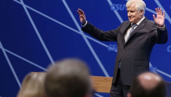 Outgoing Bavarian State Premier and head of the Christian Social Union (CSU) Horst Seehofer acknowledges the applause after his speech during the Christian Social Union (CSU) party congress in Nuremberg, Germany, December 16, 2017 Outgoing Bavarian State Premier and head of the Christian Social Union (CSU) Horst Seehofer acknowledges the applause after his speech during the Christian Social Union (CSU) party congress in Nuremberg, Germany, December 16, 2017 - Sputnik International