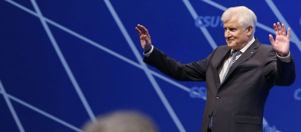 Outgoing Bavarian State Premier and head of the Christian Social Union (CSU) Horst Seehofer acknowledges the applause after his speech during the Christian Social Union (CSU) party congress in Nuremberg, Germany, December 16, 2017 Outgoing Bavarian State Premier and head of the Christian Social Union (CSU) Horst Seehofer acknowledges the applause after his speech during the Christian Social Union (CSU) party congress in Nuremberg, Germany, December 16, 2017 - Sputnik International