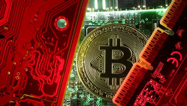A coin representing the bitcoin cryptocurrency is seen on computer circuit boards in this illustration picture, October 26, 2017 A coin representing the bitcoin cryptocurrency is seen on computer circuit boards in this illustration picture, October 26, 2017 - Sputnik International