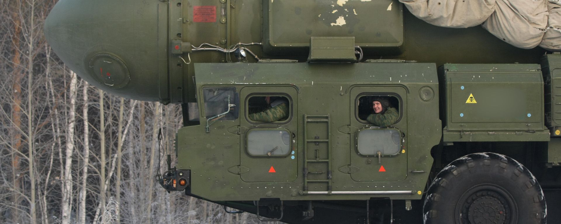 The RT-2PM Topol ballistic missile riding to the site of its permanent deployment with the Strategic Missile Forces of the Central Military District The RT-2PM Topol ballistic missile riding to the site of its permanent deployment with the Strategic Missile Forces of the Central Military District - Sputnik International, 1920, 29.11.2019