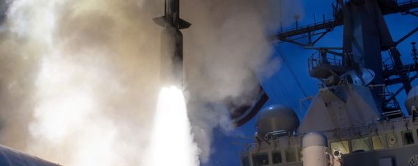 Launches a RIM-174 Standard ERAM (Standard Missile-6, SM-6) Launches a RIM-174 Standard ERAM (Standard Missile-6, SM-6) - Sputnik International