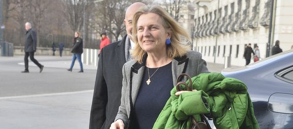 Designated Foreign Minister Karin Kneissl arrives for talks with Austria's President on December 17, 2017 at the Hofburg palace in Vienna Designated Foreign Minister Karin Kneissl arrives for talks with Austria's President on December 17, 2017 at the Hofburg palace in Vienna - Sputnik International