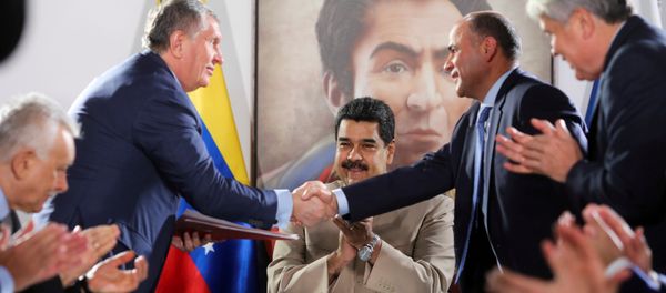 Head of Russian state oil firm Rosneft Igor Sechin (standing L) shakes hands with Venezuela's Oil Minister and President of the Venezuelan state oil company PDVSA Manuel Quevedo, in front of Venezuela's President Nicolas Maduro, in Maiquetia, Venezuela December 16, 2017. Head of Russian state oil firm Rosneft Igor Sechin (standing L) shakes hands with Venezuela's Oil Minister and President of the Venezuelan state oil company PDVSA Manuel Quevedo, in front of Venezuela's President Nicolas Maduro, in Maiquetia, Venezuela December 16, 2017. - Sputnik International