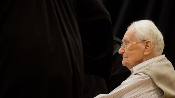 Defendant Oskar Groening sits on the dock of the court in Lueneburg - Sputnik International