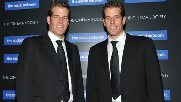 Twins Cameron Winklevoss and Tyler Winklevoss attend a special screening of 'The Social Network' in New York. (File) - Sputnik International