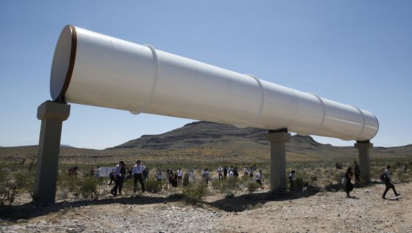 People tour the site after a test of a Hyperloop One propulsion system in North Las Vegas, Nev. (File) - Sputnik International