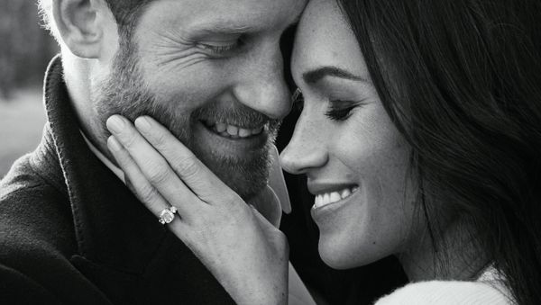 One of two official engagement photos released on December 21, 2017 by Kensington Palace of Prince Harry and Meghan Markle taken by Alexi Lubomirski at Frogmore House in Windsor, Britain. Picture taken in the week commencing December 17, 2017 - Sputnik International