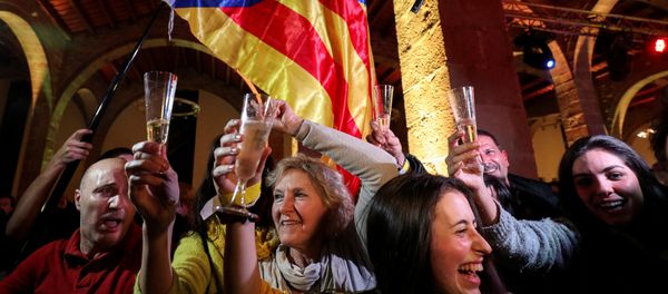 People react to results in Catalonia's regional elections at a gathering of the Catalan National Assembly (ANC) in Barcelona, Spain December 21, 2017 - Sputnik International
