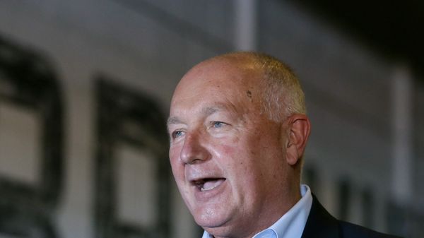 Pete Hoekstra R-Mich., introduces Republican presidential candidate, Ohio Gov. John Kasich in Lansing, Mich. (File) - Sputnik International