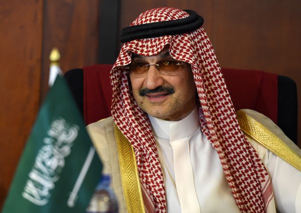 Saudi Arabian royal Al-Waleed Bin Talal bin Abdulaziz al Saud looks on during a meeting with Sri Lankan Foreign Minister Ravi Karunanayake in Colombo on July 4, 2017 Saudi Arabian royal Al-Waleed Bin Talal bin Abdulaziz al Saud looks on during a meeting with Sri Lankan Foreign Minister Ravi Karunanayake in Colombo on July 4, 2017 - Sputnik International