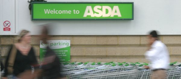 Shoppers use the entrance of the Asda supermarket (File) Shoppers use the entrance of the Asda supermarket (File) - Sputnik International