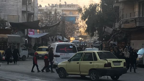 Residents in al-Midan neighborhood in Syria's Aleppo - Sputnik International