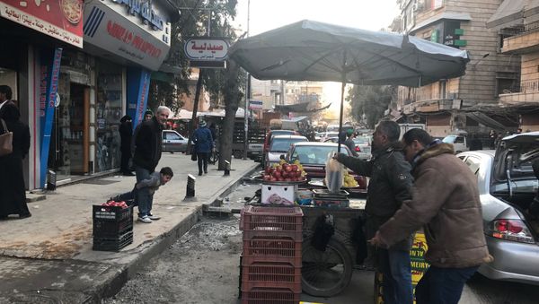 Citizens in Midan district in Aleppo, Syria - Sputnik International