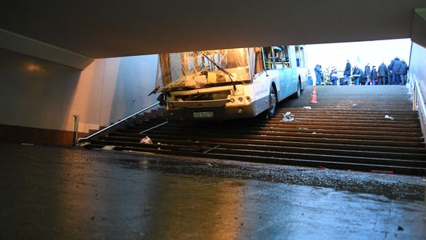 A bus has driven into a pedestrian underpass in the center of Moscow A bus has driven into a pedestrian underpass in the center of Moscow - Sputnik International