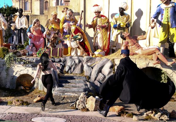 A Vatican gendarme attempts to block a topless activist of women's rights group Femen, who tries to reach the Nativity scene in Saint Peter's square in the Vatican December 25, 2017 - Sputnik International