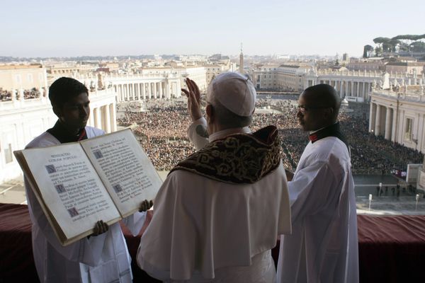 Pope Francis delivers the Urbi et Orbi (Latin for ' to the city and to the world') Christmas' day blessing from the main balcony of St. Peter's Basilica at the Vatican, Monday, Dec. 25, 2017 - Sputnik International