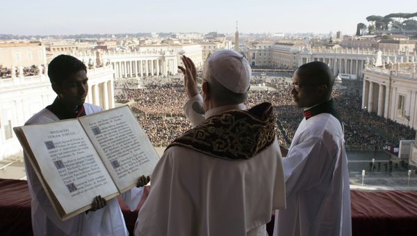Pope Francis delivers the Urbi et Orbi (Latin for ' to the city and to the world') Christmas' day blessing from the main balcony of St. Peter's Basilica at the Vatican, Monday, Dec. 25, 2017 Pope Francis delivers the Urbi et Orbi (Latin for ' to the city and to the world') Christmas' day blessing from the main balcony of St. Peter's Basilica at the Vatican, Monday, Dec. 25, 2017 - Sputnik International