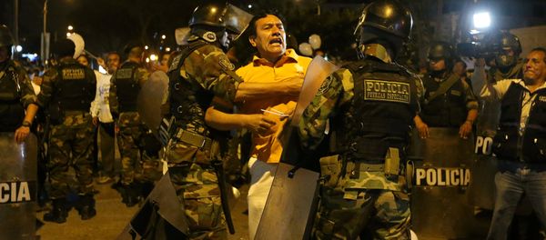 Protesters clash with police near Centerio hospital after Peruvian President Pedro Pablo Kuczynski pardoned former President Alberto Fujimori in Lima, Peru, December 25, 2017 Protesters clash with police near Centerio hospital after Peruvian President Pedro Pablo Kuczynski pardoned former President Alberto Fujimori in Lima, Peru, December 25, 2017 - Sputnik International