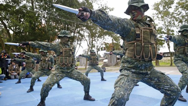 Taiwan's frogmen Marines perform close combat drills just a few kilometers from mainland China on the outlying island of Kinmen, Taiwan (File) - Sputnik International