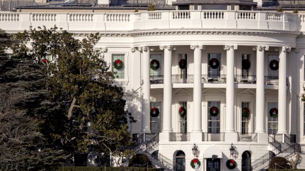 A large portion of a famed Magnolia tree, at left, photographed from the Ellipse in Washington, Tuesday, Dec. 26, 2017 and planted on the south grounds of the White House by President Andrew Jackson in 1835 has become too weak to remain standing A large portion of a famed Magnolia tree, at left, photographed from the Ellipse in Washington, Tuesday, Dec. 26, 2017 and planted on the south grounds of the White House by President Andrew Jackson in 1835 has become too weak to remain standing - Sputnik International