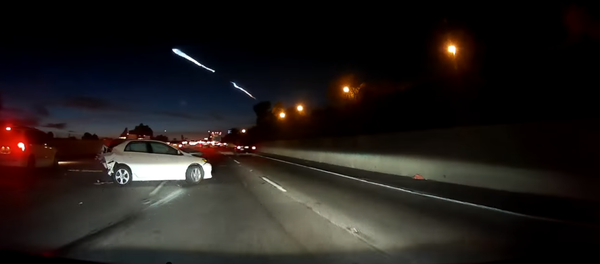 Dashcam captures three-car collision during Space X's Falcon 9 launch - Sputnik International