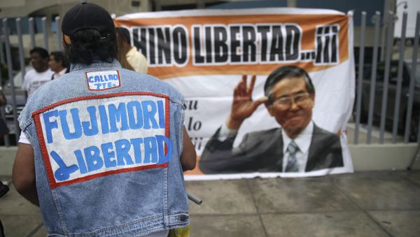 A supporter of former President Alberto Fujimori wears a jacket that says in Spanish Free Fujimori outside the clinic where the jailed leader was admitted the previous day after suffering a drop in blood pressure in Lima, Peru, Sunday, Dec. 24, 2017. The former strongman, who governed from 1990 to 2000, is a polarizing figure in Peru. Some Peruvians laud him for defeating the Maoist Shining Path guerrillas, while others loathe him for human rights violations carried out under his government. (AP Photo/Martin Mejia) - Sputnik International